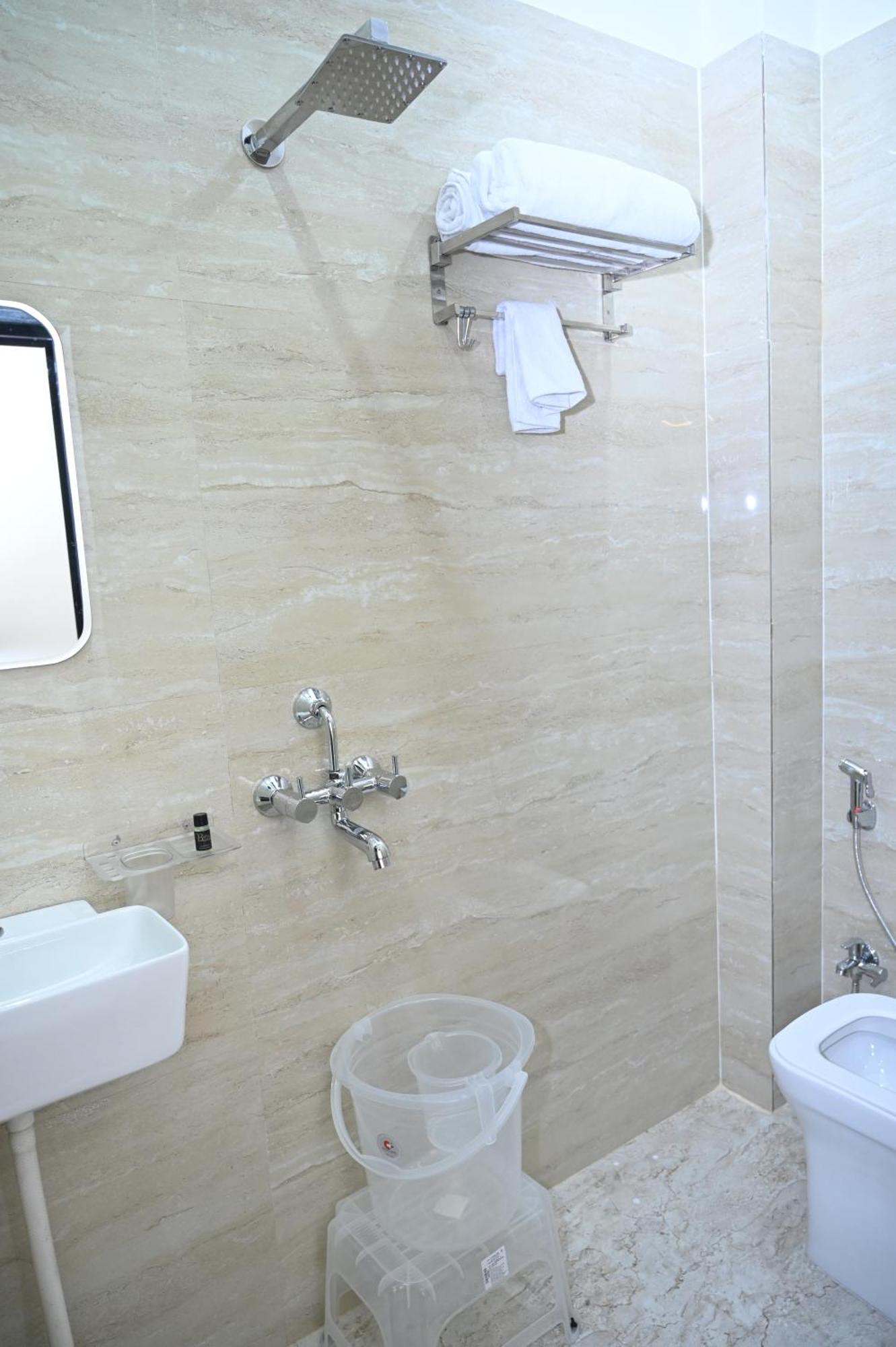 Sun High Stay Luxury Guest House Варанаси Екстериор снимка