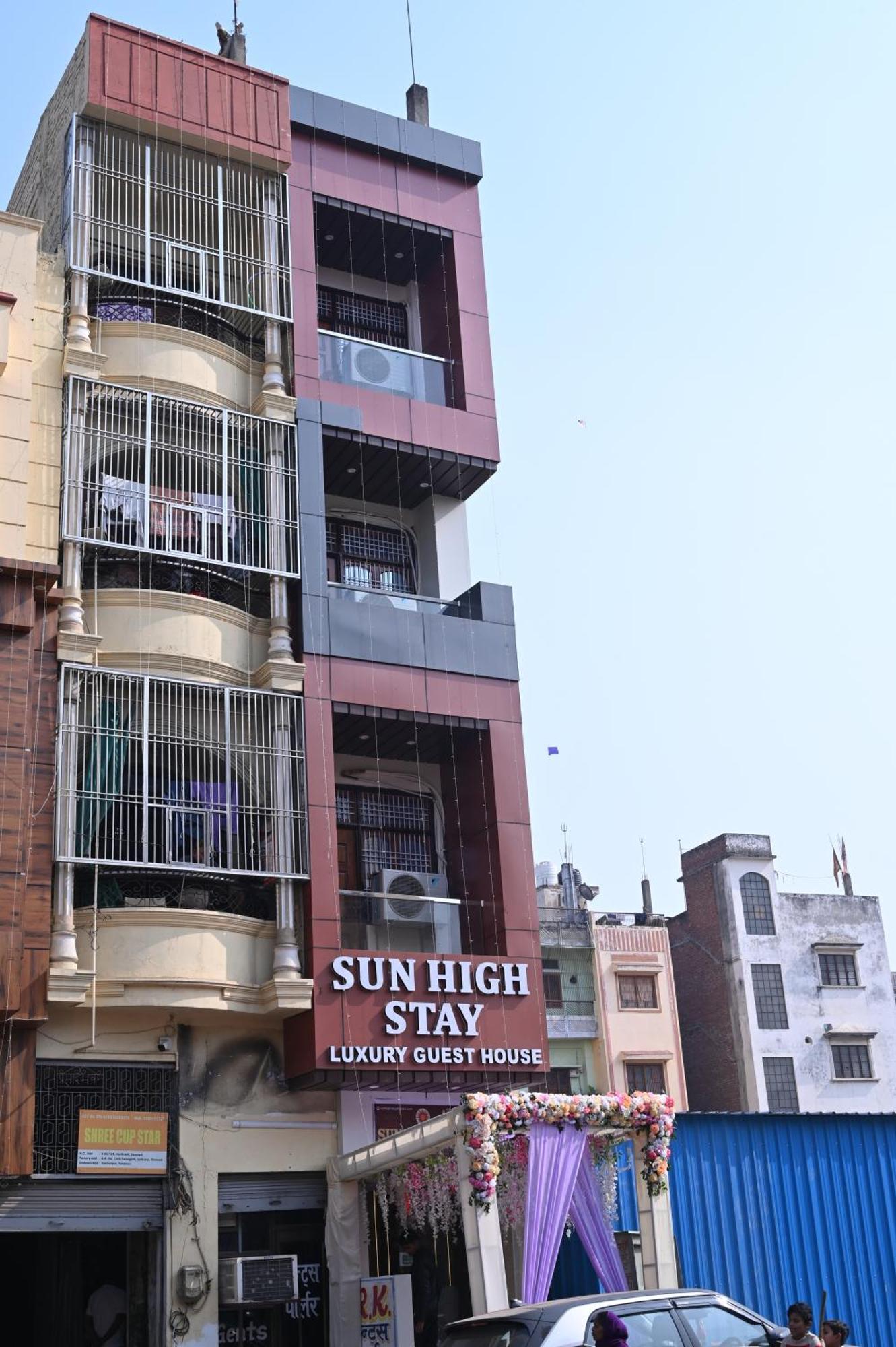 Sun High Stay Luxury Guest House Варанаси Екстериор снимка